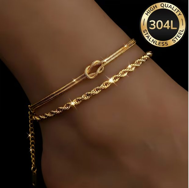 Tresse Dorée Duo Bracelet Set – gold rope and knot chain bracelets on wrist, dark background