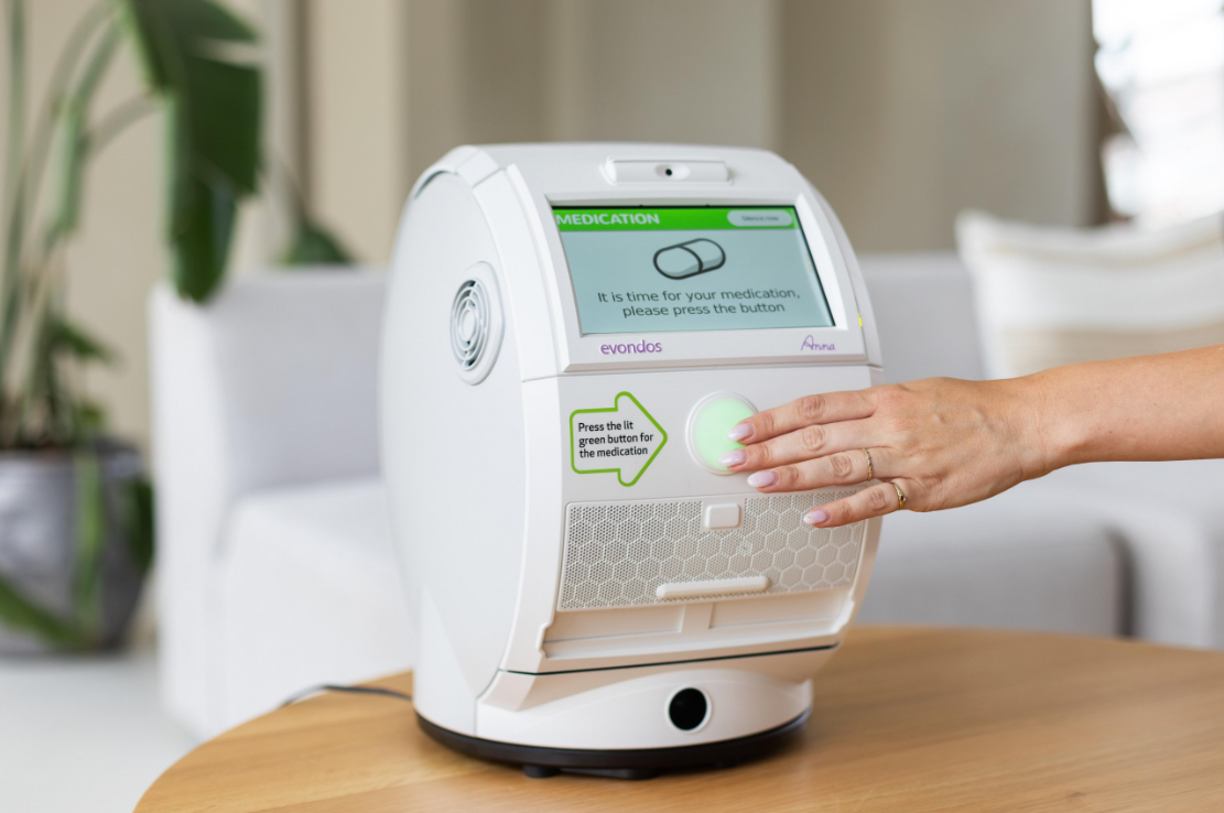 Wall-mounted smart medication dispenser for elderly