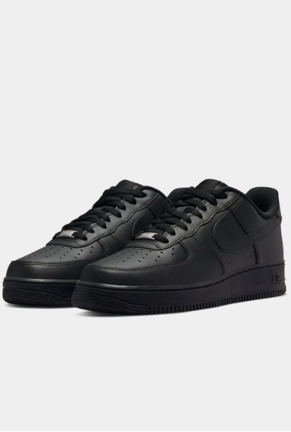 Nike Air Force 1 '07 Black Sneaker – pair three-quarter front view